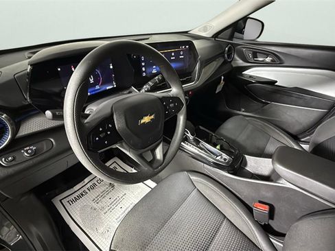 Used 2025 Chevrolet Trax LT image 18