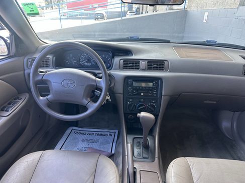 Used 2001 Toyota Camry XLE FWD image 9