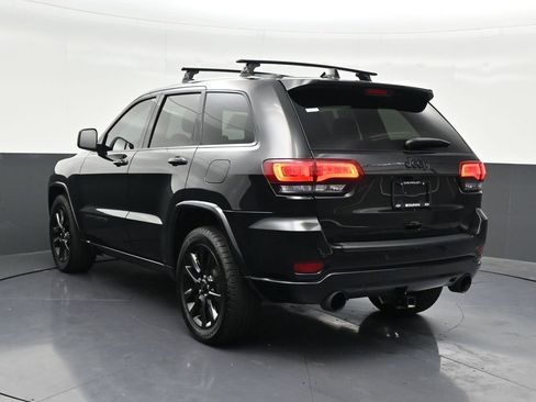 Used 2021 Jeep Grand Cherokee Laredo X RWD image 3