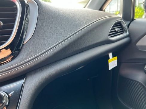 New 2025 Chrysler Pacifica Limited FWD image 20