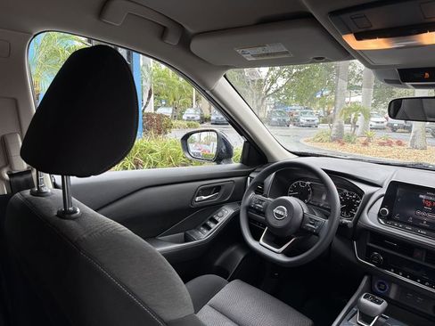Used 2024 Nissan Rogue SV FWD image 17