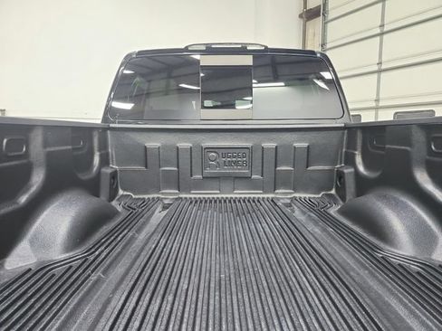 Used 2020 Nissan Titan SV w/ SV Convenience Package RWD image 40