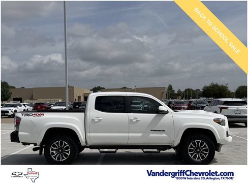Used 2022 Toyota Tacoma TRD Sport w/ Technology Package AWD/4WD image 3