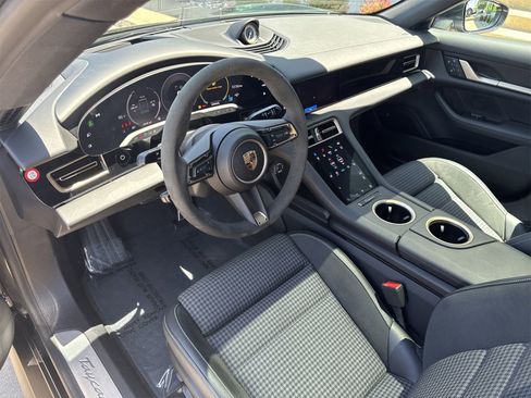 New 2025 Porsche Taycan 4S image 4