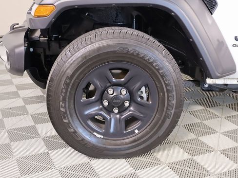 Used 2024 Jeep Gladiator Sport image 16