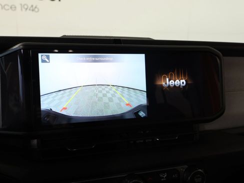 Used 2025 Jeep Gladiator Sport AWD/4WD image 6
