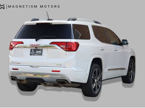 Used 2017 GMC Acadia Denali w/ Technology Package AWD/4WD image 5