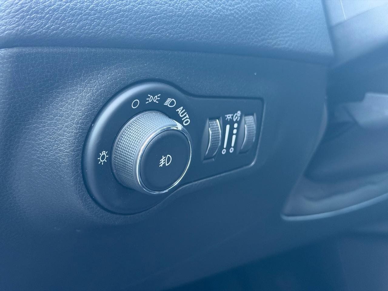 Used 2018 Jeep Compass Latitude w/ Popular Equipment Group AWD/4WD image 22