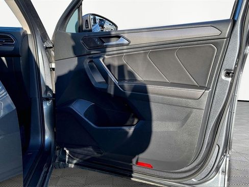 Used 2022 Volkswagen Tiguan SE image 24