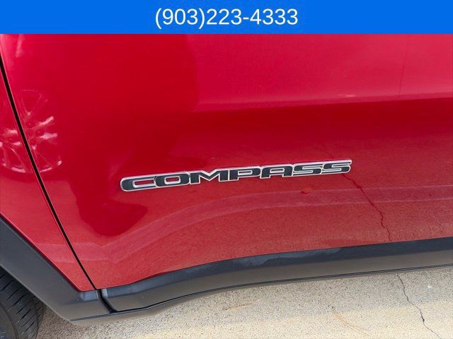 Used 2025 Jeep Compass Limited AWD/4WD image 4