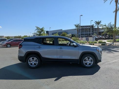 Used 2024 GMC Terrain SLE FWD image 4
