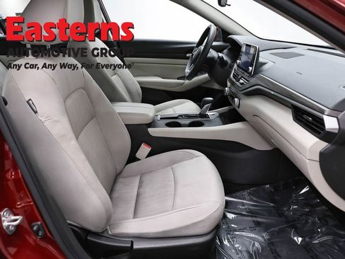 Used 2025 Nissan Altima 2.5 SV FWD image 24