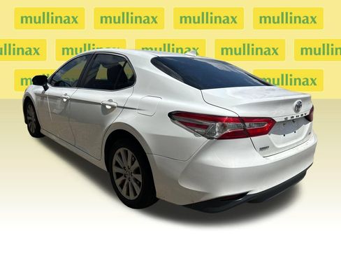 Used 2020 Toyota Camry LE FWD image 6