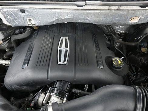 Used 2015 Lincoln Navigator Base image 28