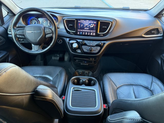 Used 2020 Chrysler Pacifica Touring-L Plus w/ Advanced Safetytec Group FWD image 21