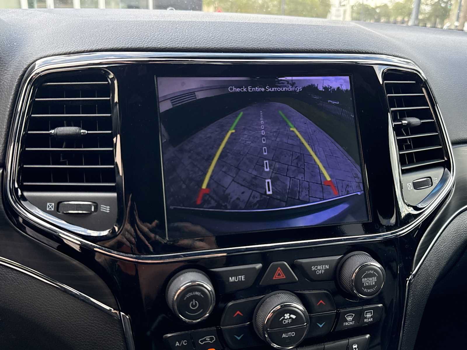 Used 2020 Jeep Grand Cherokee Limited RWD image 26