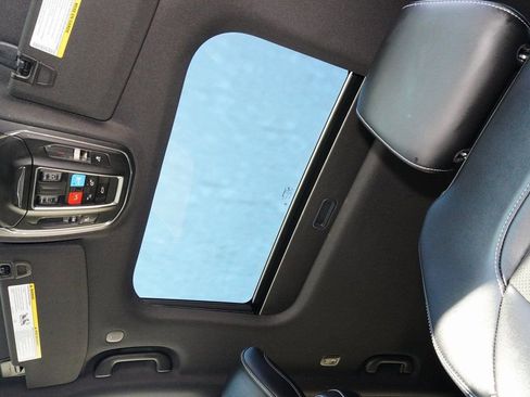 Used 2024 Jeep Grand Cherokee L Altitude image 8