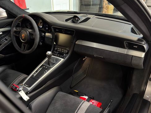 Used 2018 Porsche 911 GT3 RWD image 18