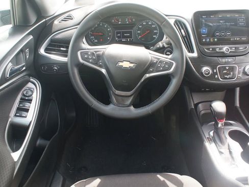 Used 2023 Chevrolet Malibu RS FWD image 5