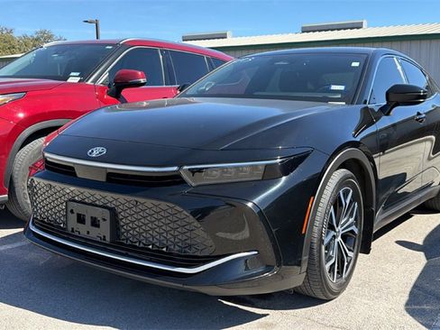 Used 2024 Toyota Crown Limited image 16