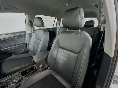 Used 2023 Volkswagen Tiguan SE AWD/4WD image 15