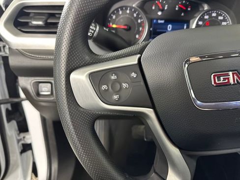 Used 2023 GMC Acadia SLE image 15