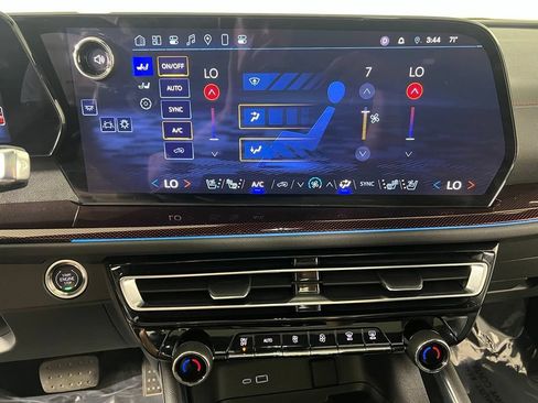 Certified 2024 Chevrolet Traverse RS w/ LPO, Floor Liner Package AWD/4WD image 29