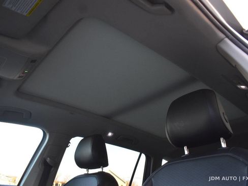 Used 2020 Volkswagen Tiguan SE w/ Panoramic Sunroof Package image 33
