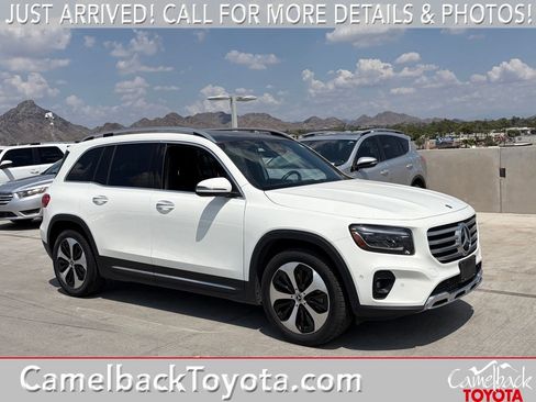 Used 2025 Mercedes-Benz GLB 250 image 1
