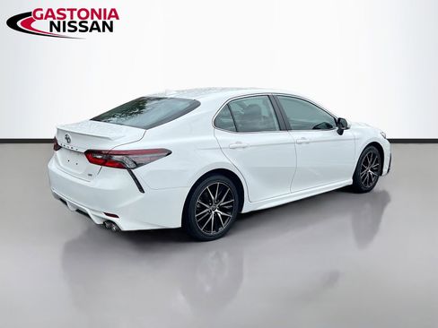 Used 2023 Toyota Camry SE image 9
