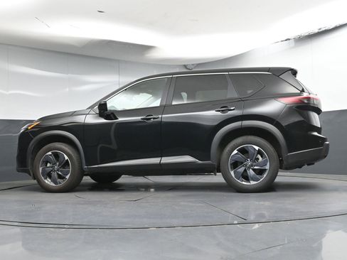 Certified 2025 Nissan Rogue SV FWD image 28