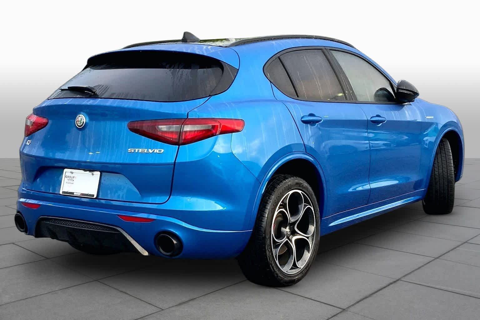 Used 2023 Alfa Romeo Stelvio Veloce AWD/4WD image 25