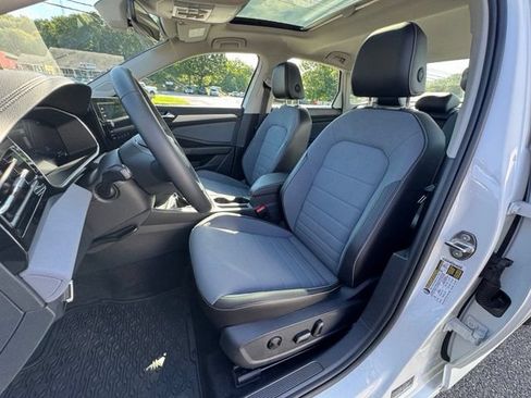 Used 2026 Volkswagen Jetta SE FWD image 29