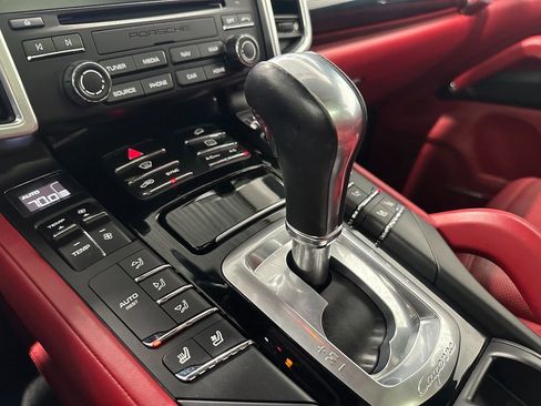 Used 2017 Porsche Cayenne Platinum Edition AWD/4WD image 19