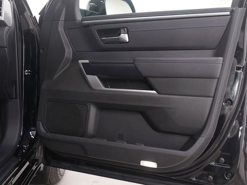 Used 2025 Toyota Sequoia Platinum image 9