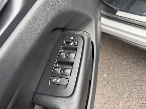 Used 2023 Volvo XC60 B5 Plus image 15