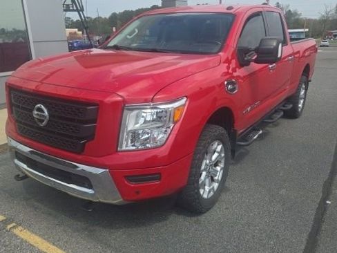Used 2021 Nissan Titan SV w/ SV Convenience Package image 1