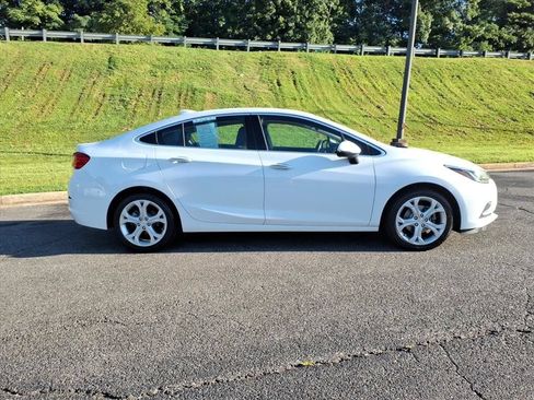 Used 2017 Chevrolet Cruze Premier FWD image 2