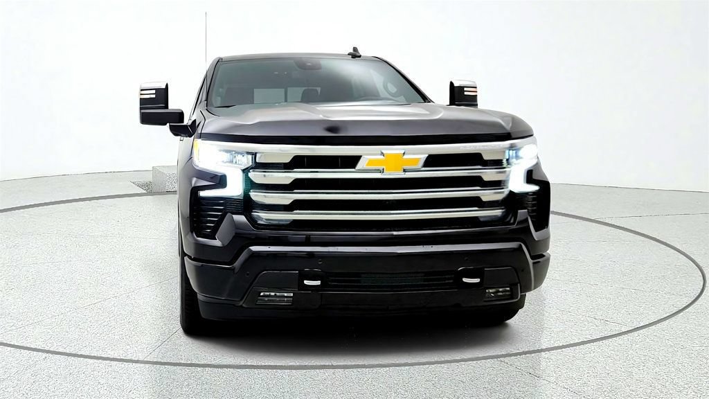 Used 2026 Chevrolet Silverado 1500 High Country w/ High Country Premium Package AWD/4WD image 2