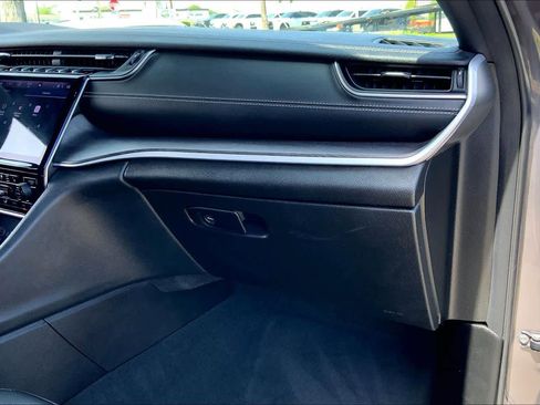 Used 2025 Jeep Grand Cherokee L Limited w/ Luxury Tech Group II image 18