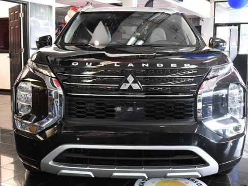 Used 2025 Mitsubishi Outlander SEL AWD/4WD image 2