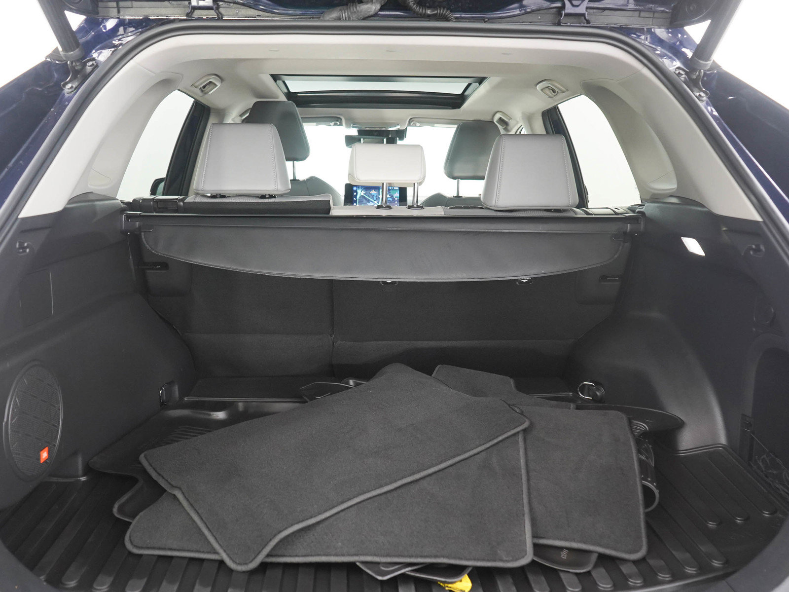 Used 2023 Toyota RAV4 Limited AWD/4WD image 10