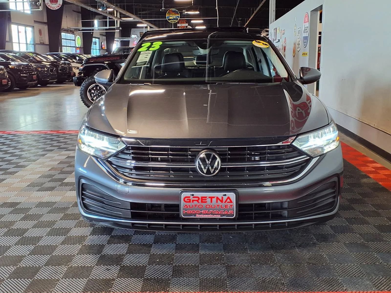 Used 2023 Volkswagen Jetta SE w/ Panoramic Sunroof Package FWD image 3
