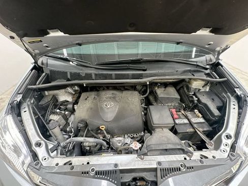 Used 2019 Toyota Sienna XLE w/ XLE Navigation Package FWD image 19