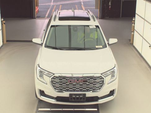 Used 2023 GMC Terrain Denali image 2