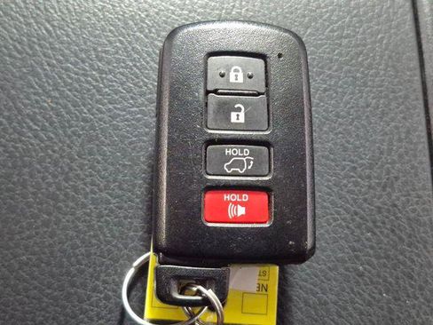 Certified 2018 Toyota Highlander Limited Platinum image 30