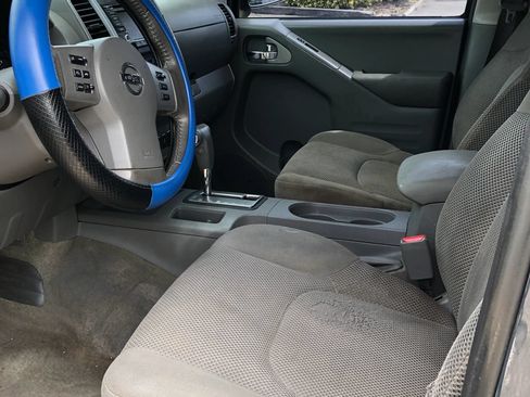 Used 2016 Nissan Frontier SV w/ SV Value Truck Package RWD image 12
