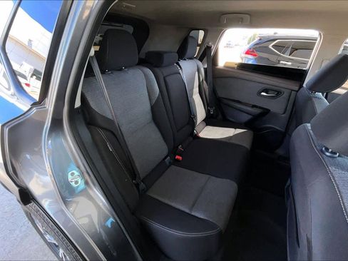 Used 2023 Nissan Rogue SV image 18