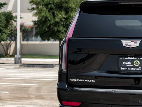 Used 2023 Cadillac Escalade Sport Platinum AWD/4WD image 14