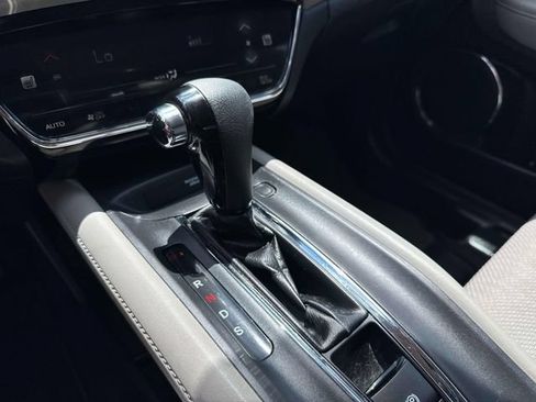 Used 2017 Honda HR-V EX image 32